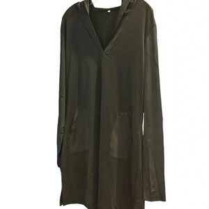 NWOT Ladies Beach Shirt Dress/Cover Up Long Sleeved With Thumb Openings.